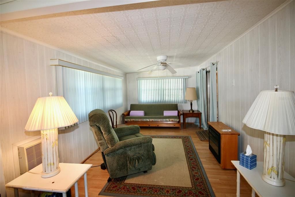 待售: $149,000 (3 贝兹, 2 浴室, 1590 平方英尺)