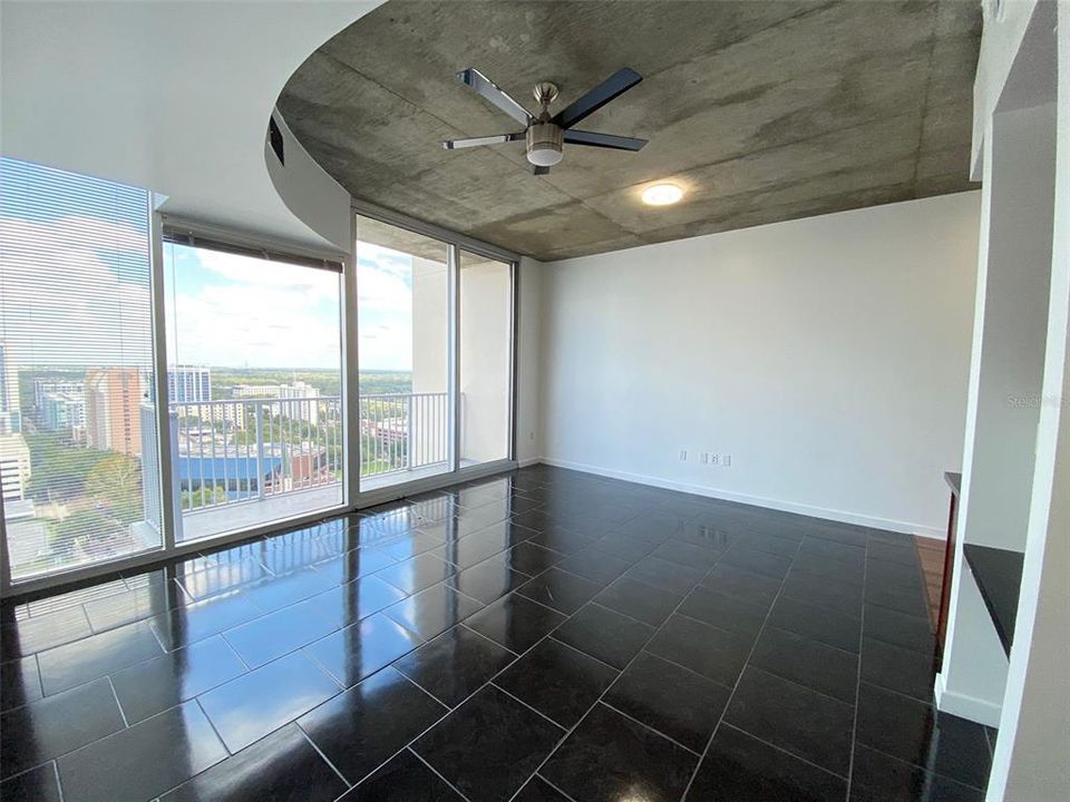 For Sale: $205,000 (1 beds, 1 baths, 615 Square Feet)