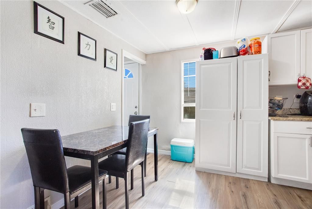 For Sale: $140,000 (3 beds, 1 baths, 1056 Square Feet)