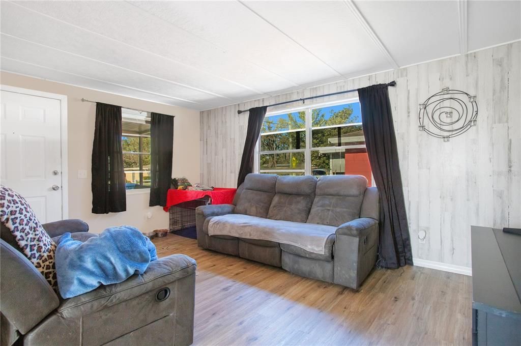 For Sale: $140,000 (3 beds, 1 baths, 1056 Square Feet)