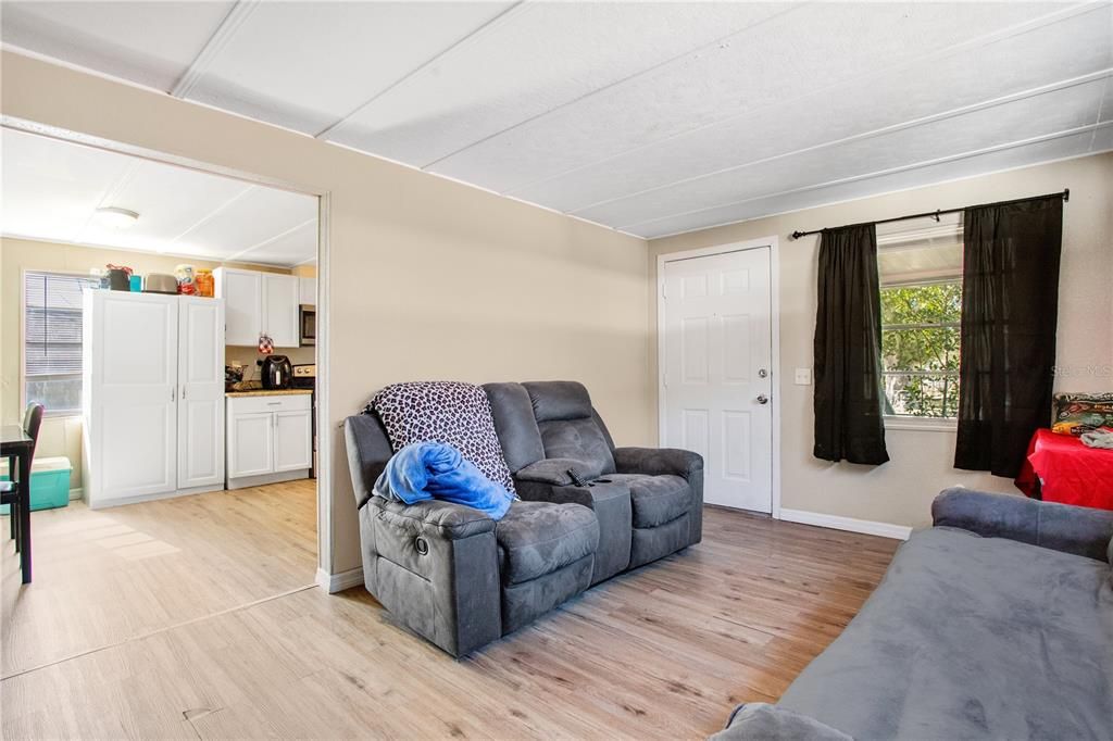 For Sale: $140,000 (3 beds, 1 baths, 1056 Square Feet)