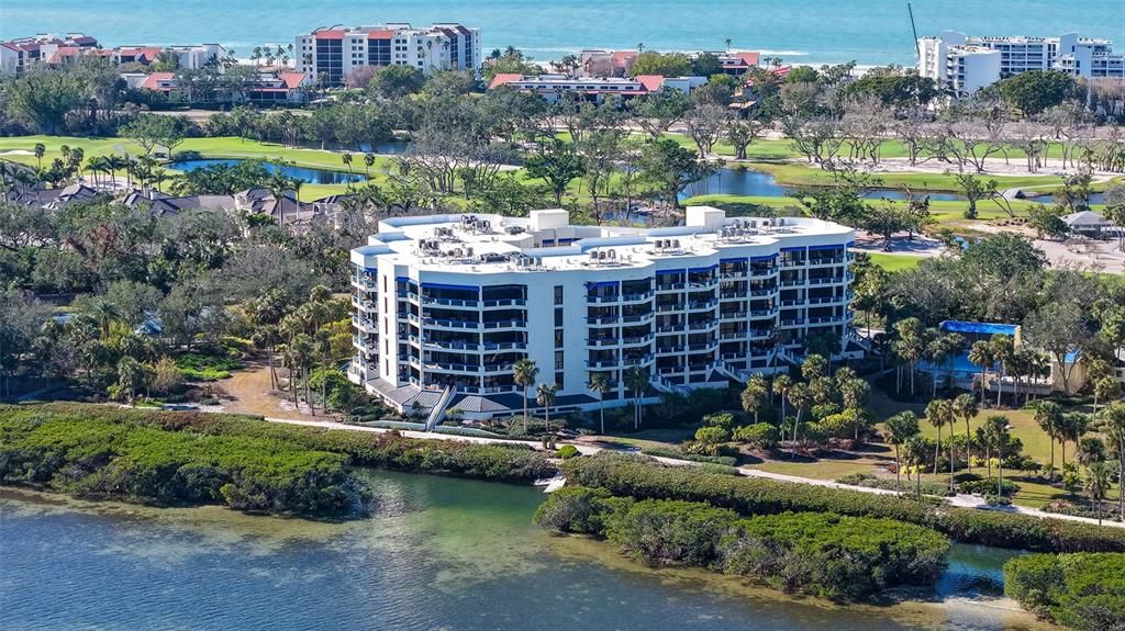 合同活跃: $748,750 (3 贝兹, 2 浴室, 2039 平方英尺)