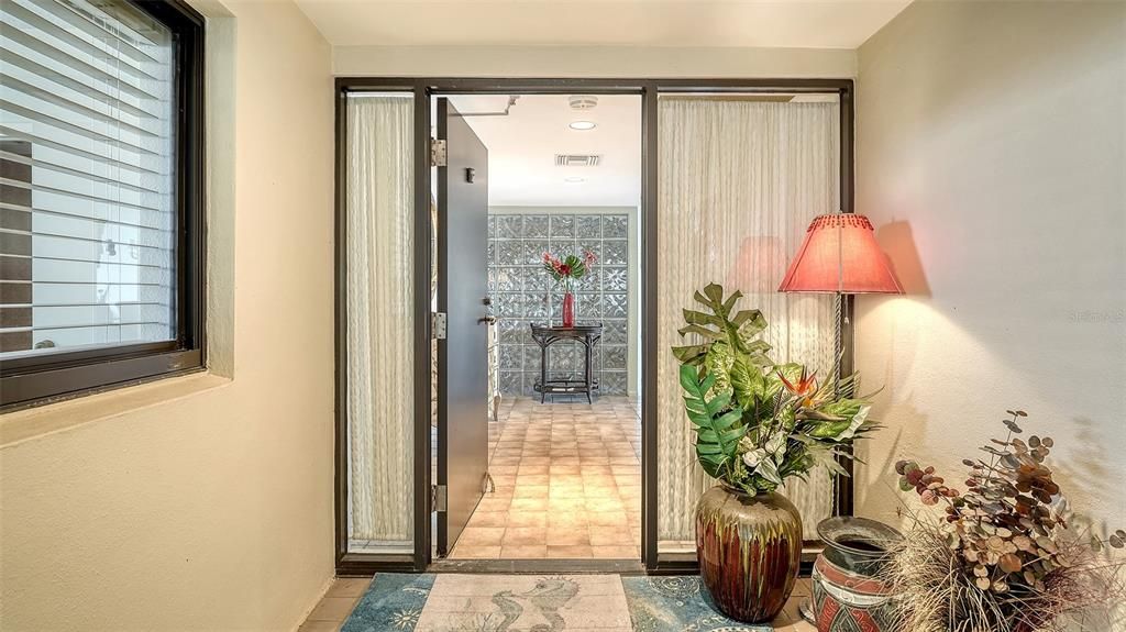 合同活跃: $748,750 (3 贝兹, 2 浴室, 2039 平方英尺)