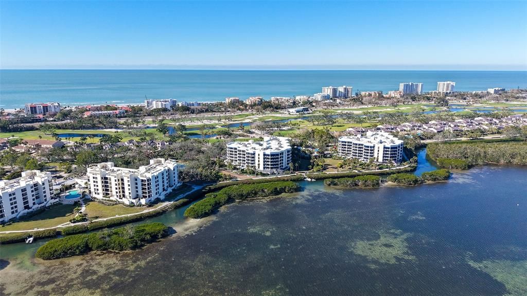 合同活跃: $748,750 (3 贝兹, 2 浴室, 2039 平方英尺)