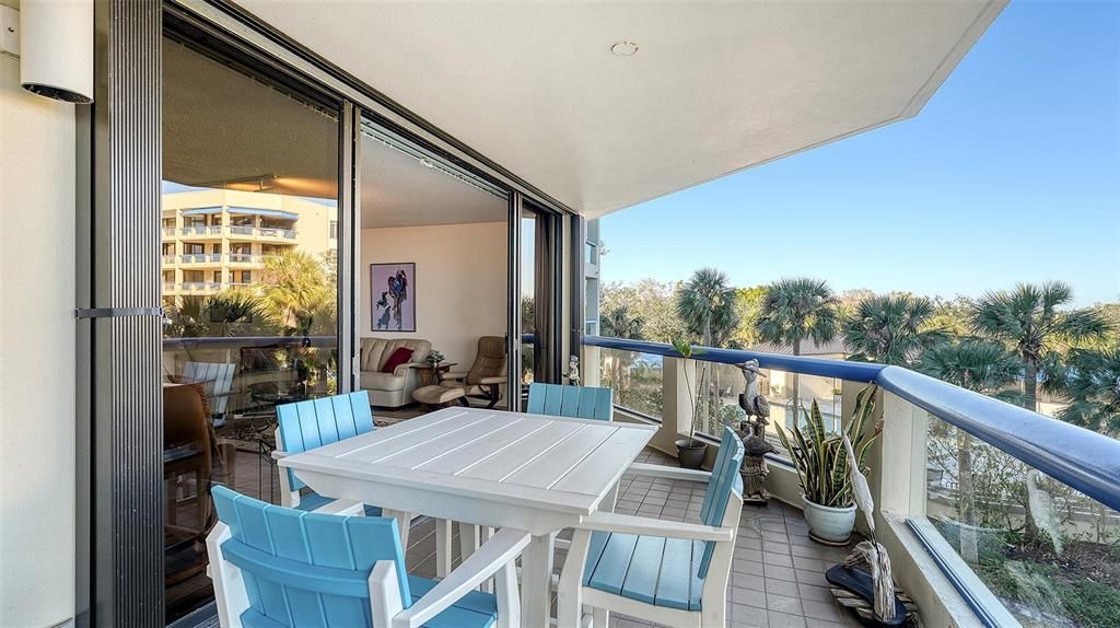 合同活跃: $748,750 (3 贝兹, 2 浴室, 2039 平方英尺)