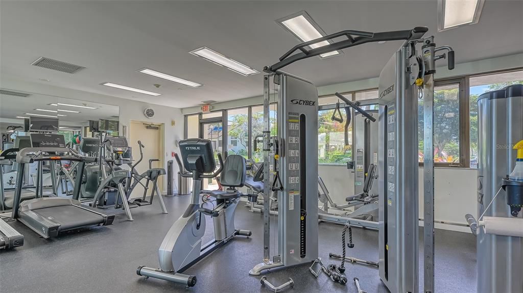 合同活跃: $748,750 (3 贝兹, 2 浴室, 2039 平方英尺)