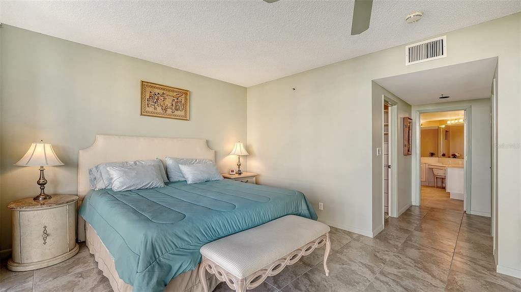 合同活跃: $748,750 (3 贝兹, 2 浴室, 2039 平方英尺)