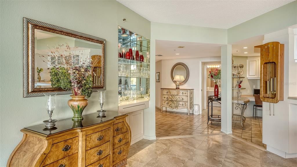 合同活跃: $748,750 (3 贝兹, 2 浴室, 2039 平方英尺)