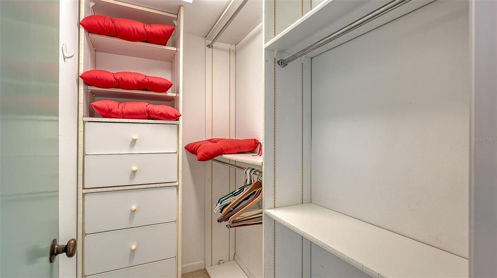 合同活跃: $748,750 (3 贝兹, 2 浴室, 2039 平方英尺)