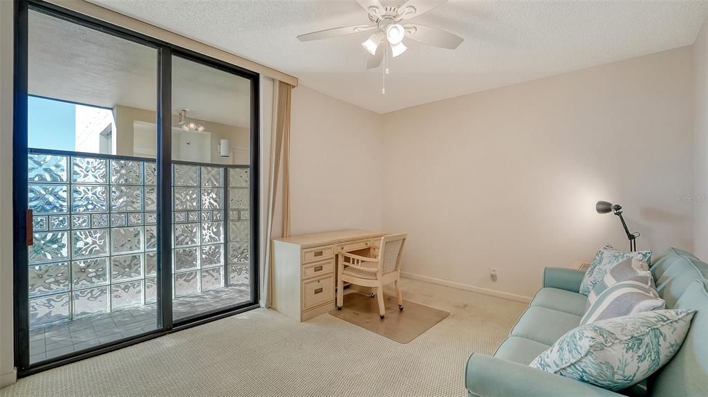 合同活跃: $748,750 (3 贝兹, 2 浴室, 2039 平方英尺)