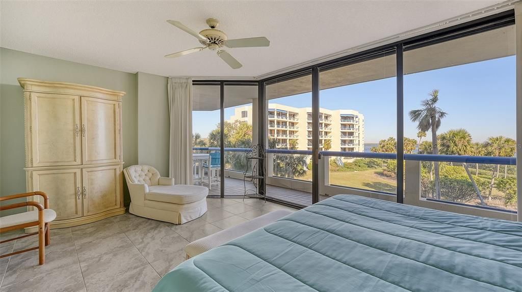 合同活跃: $748,750 (3 贝兹, 2 浴室, 2039 平方英尺)