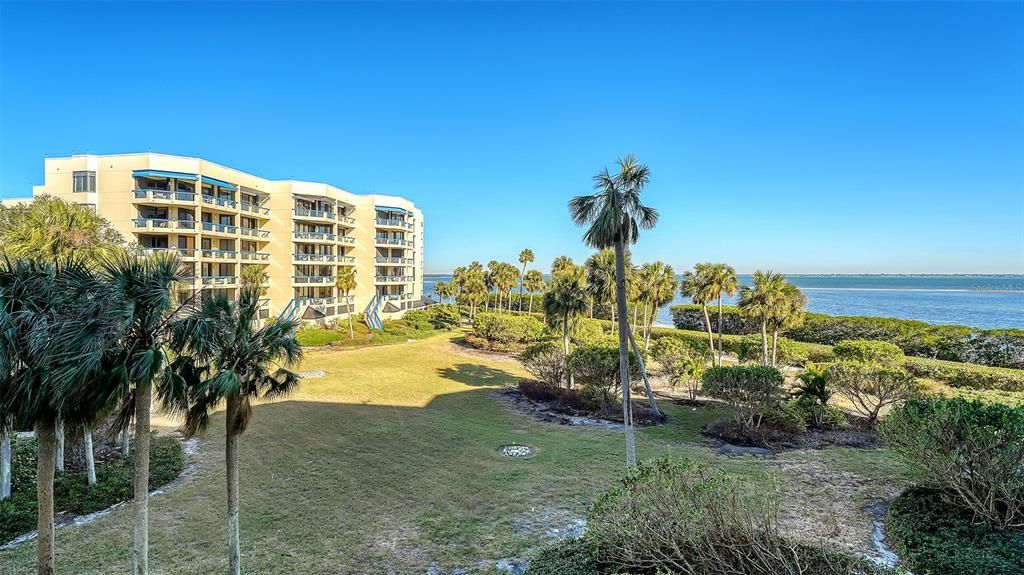 合同活跃: $748,750 (3 贝兹, 2 浴室, 2039 平方英尺)