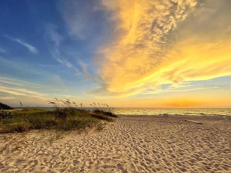 En Venta: $2,800,000 (0.33 acres)