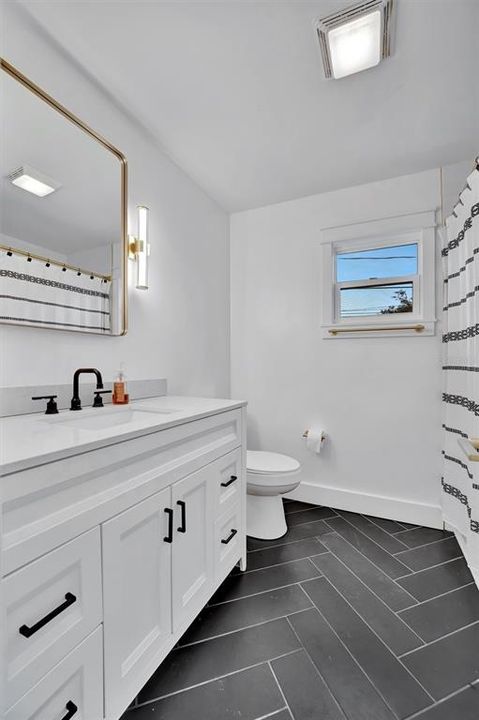 待售: $1,099,000 (6 贝兹, 0 浴室, 2710 平方英尺)