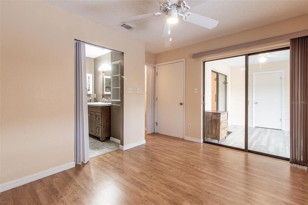 En Venta: $169,500 (2 camas, 2 baños, 957 Pies cuadrados)