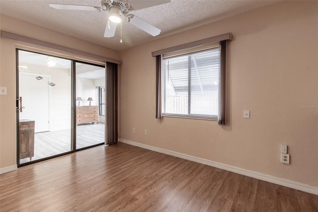 En Venta: $169,500 (2 camas, 2 baños, 957 Pies cuadrados)