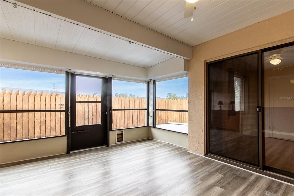 En Venta: $169,500 (2 camas, 2 baños, 957 Pies cuadrados)