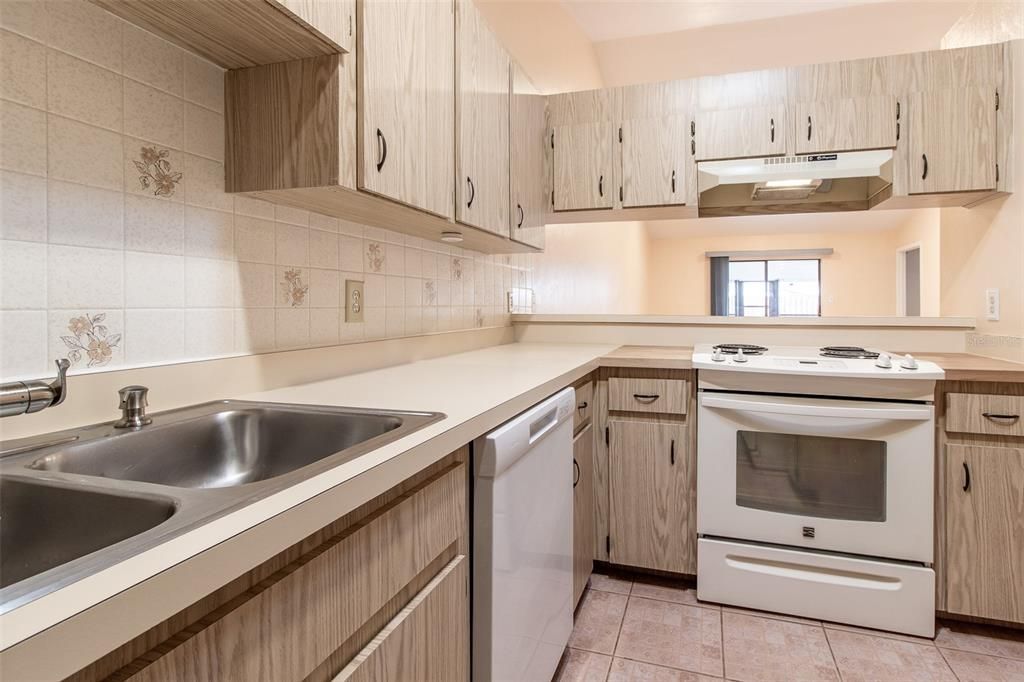 En Venta: $169,500 (2 camas, 2 baños, 957 Pies cuadrados)