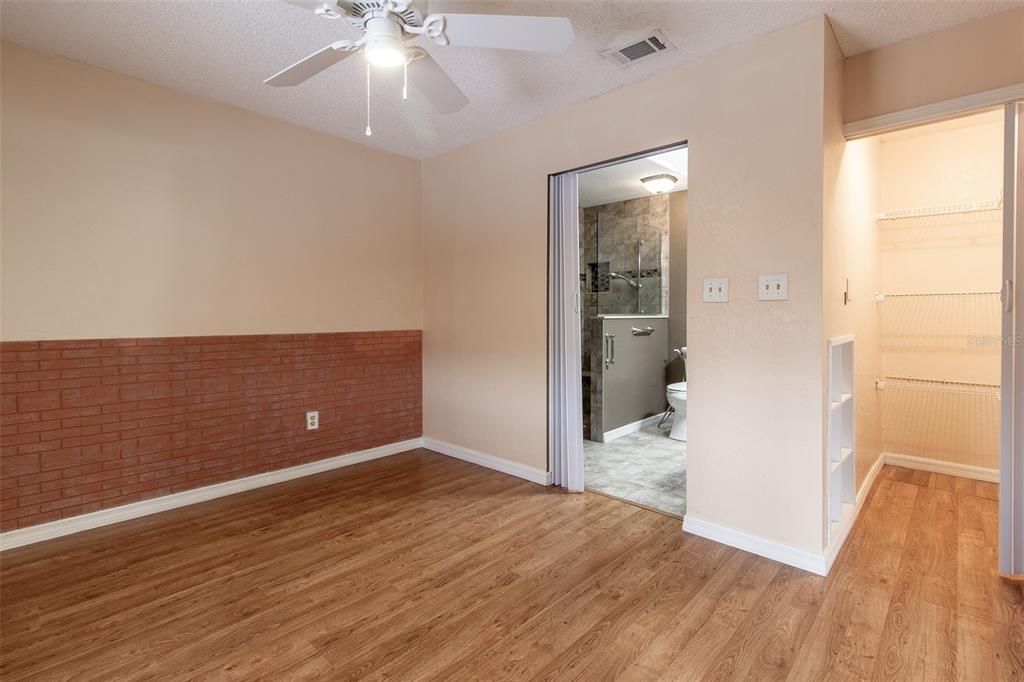 En Venta: $169,500 (2 camas, 2 baños, 957 Pies cuadrados)