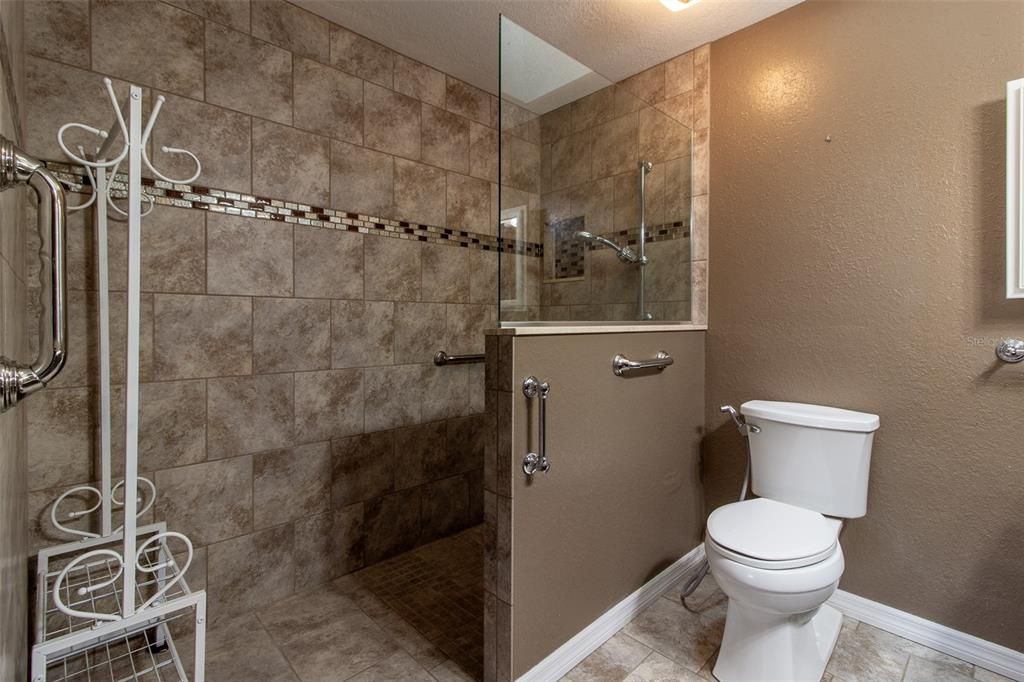 En Venta: $169,500 (2 camas, 2 baños, 957 Pies cuadrados)