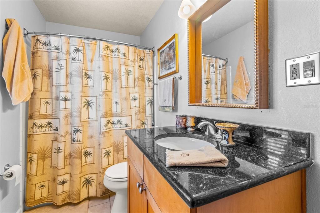 Под контрактом: $200,000 (1 спален, 1 ванн, 646 Квадратных фут)