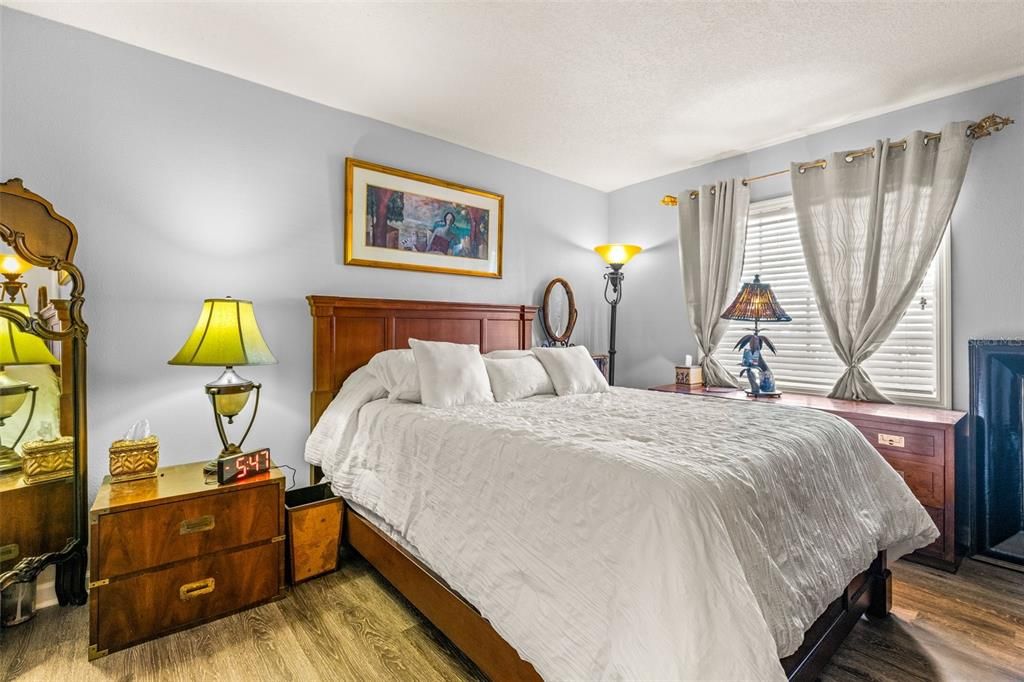 Под контрактом: $200,000 (1 спален, 1 ванн, 646 Квадратных фут)