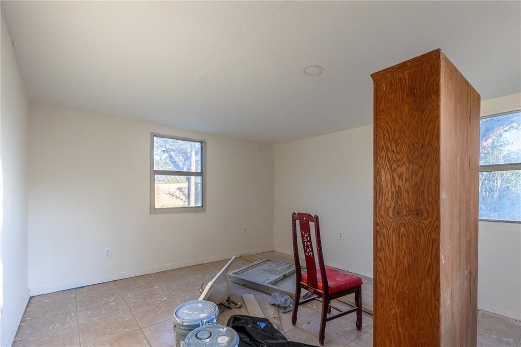 Под контрактом: $250,000 (7 спален, 3 ванн, 3105 Квадратных фут)