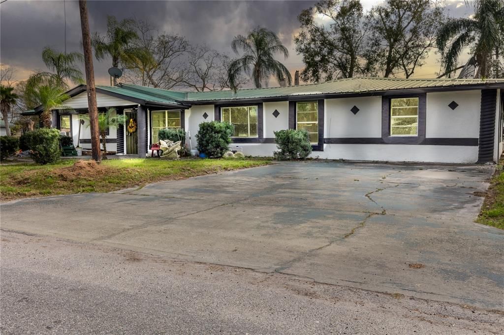 Под контрактом: $250,000 (7 спален, 3 ванн, 3105 Квадратных фут)