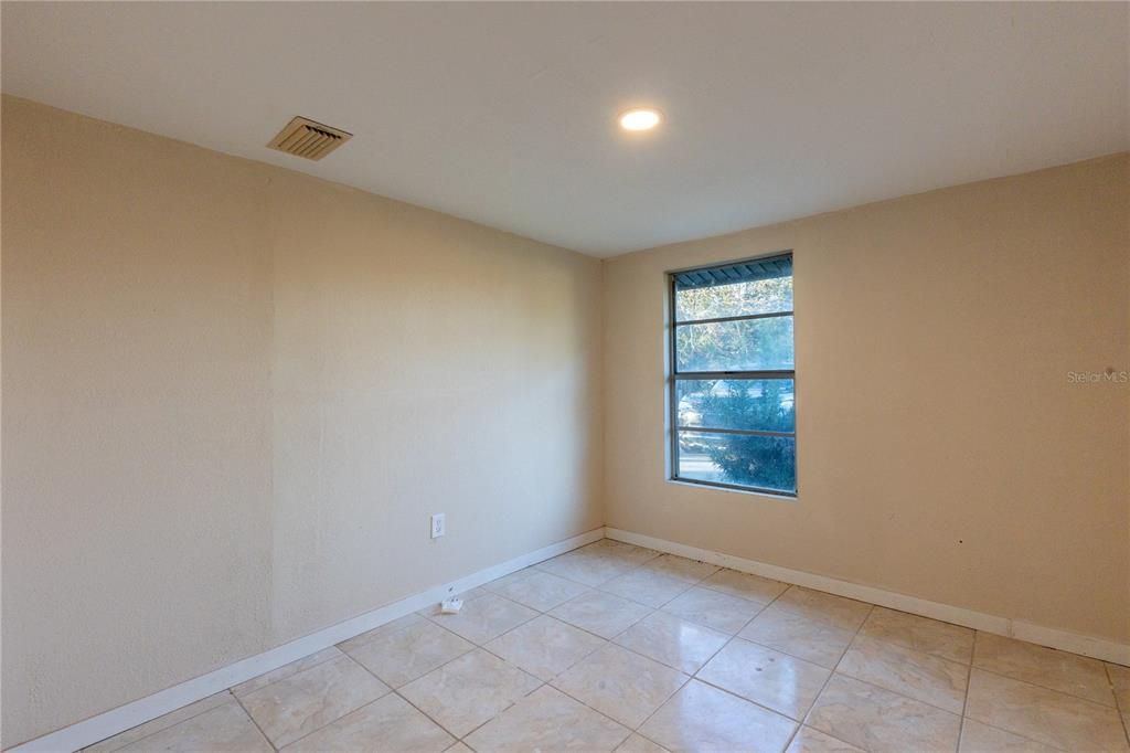 Под контрактом: $250,000 (7 спален, 3 ванн, 3105 Квадратных фут)