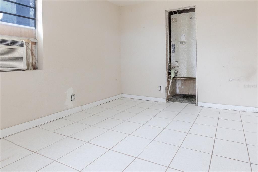 Под контрактом: $250,000 (7 спален, 3 ванн, 3105 Квадратных фут)