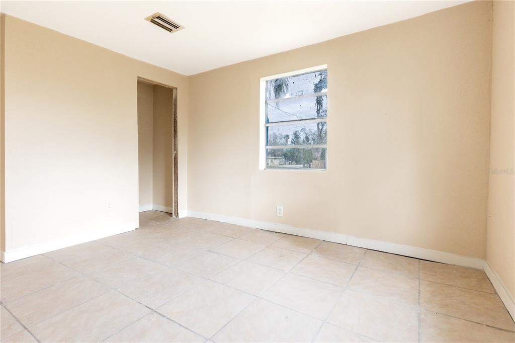 Под контрактом: $250,000 (7 спален, 3 ванн, 3105 Квадратных фут)