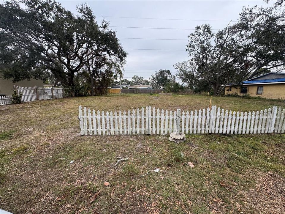 Vendido Recientemente: $155,000 (0.11 acres)