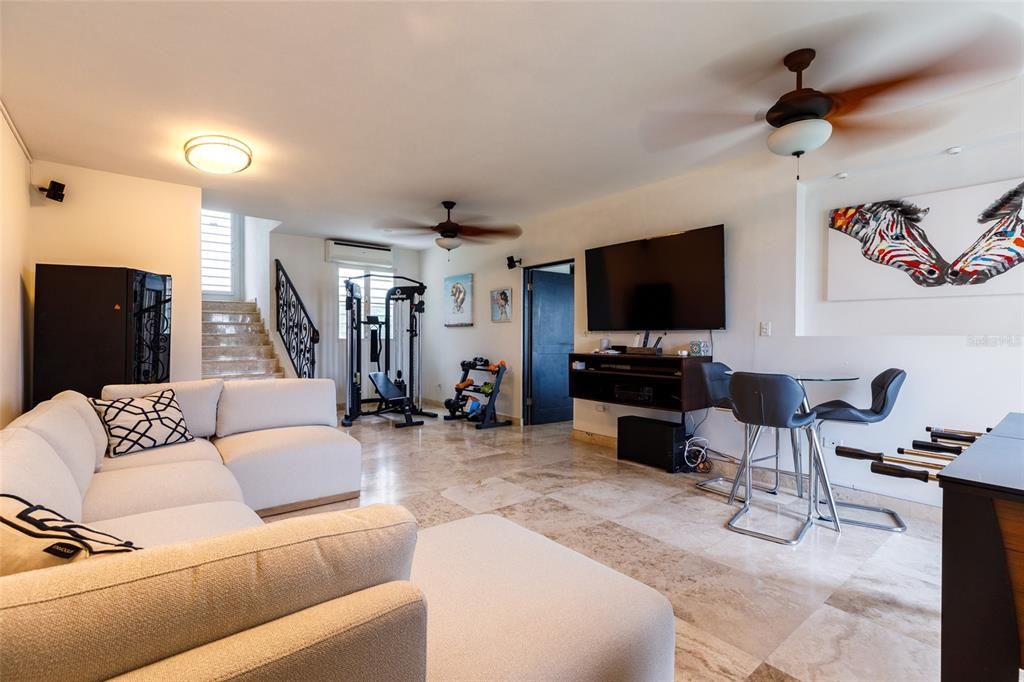 For Sale: $2,220,000 (4 beds, 3 baths, 4300 Square Feet)