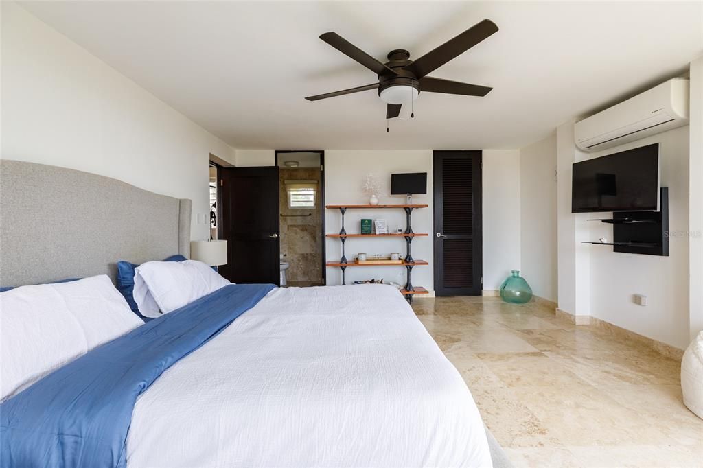 For Sale: $2,220,000 (4 beds, 3 baths, 4300 Square Feet)