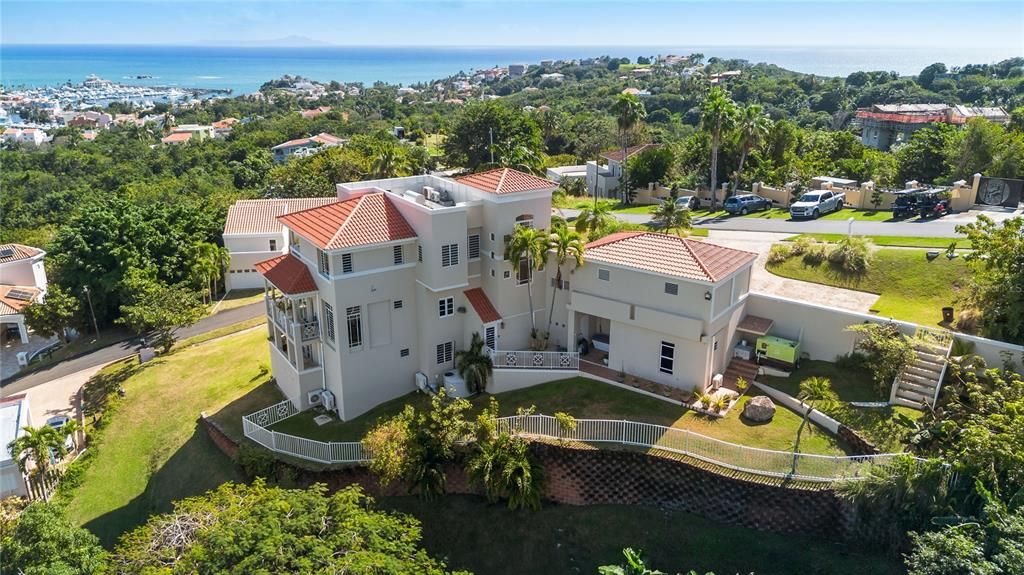 For Sale: $2,220,000 (4 beds, 3 baths, 4300 Square Feet)