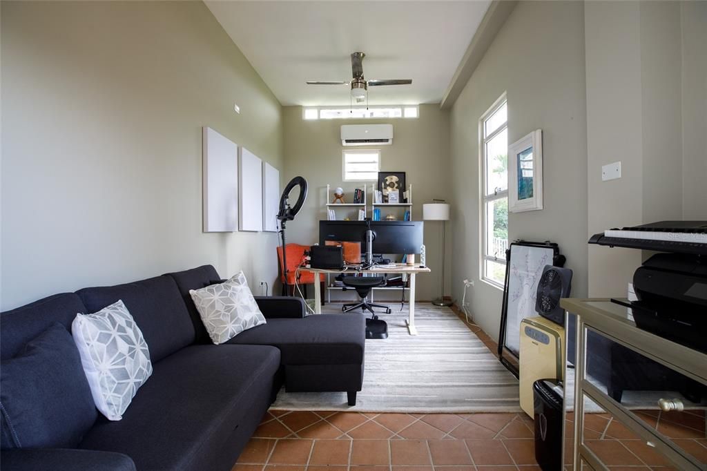 For Sale: $2,220,000 (4 beds, 3 baths, 4300 Square Feet)