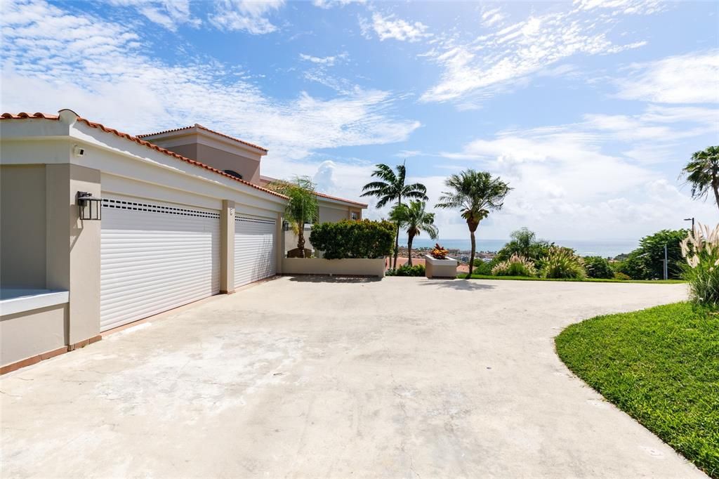 For Sale: $2,220,000 (4 beds, 3 baths, 4300 Square Feet)