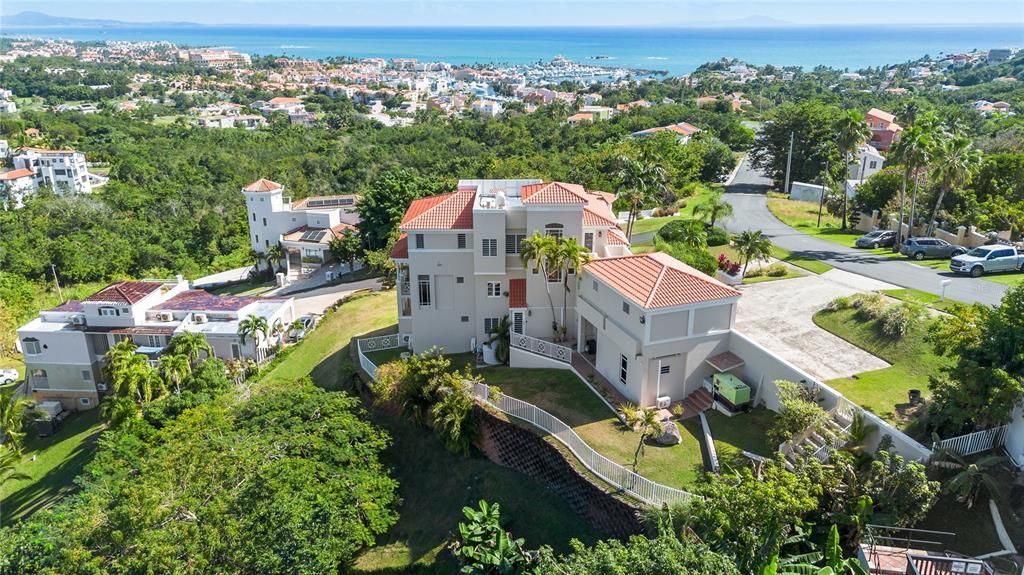 For Sale: $2,220,000 (4 beds, 3 baths, 4300 Square Feet)