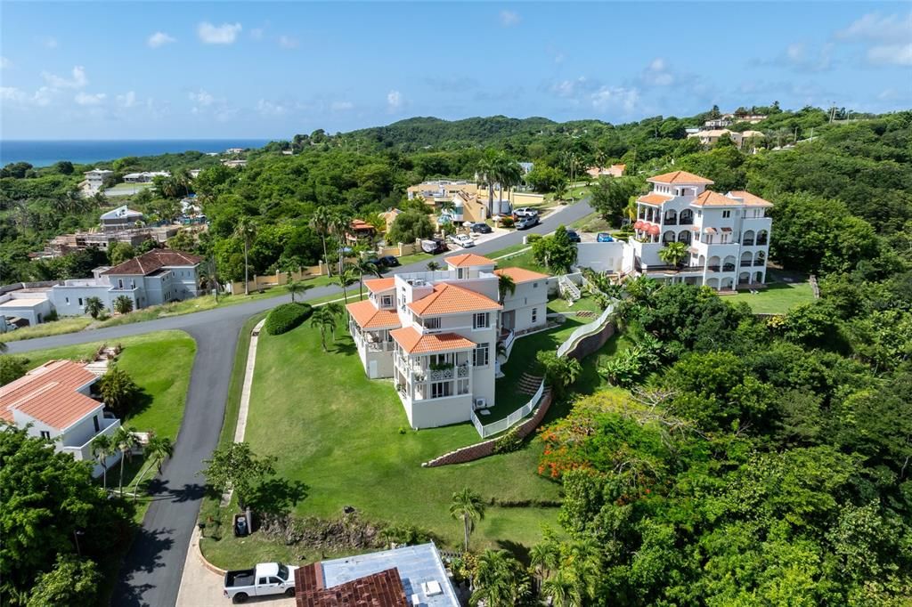 For Sale: $2,220,000 (4 beds, 3 baths, 4300 Square Feet)