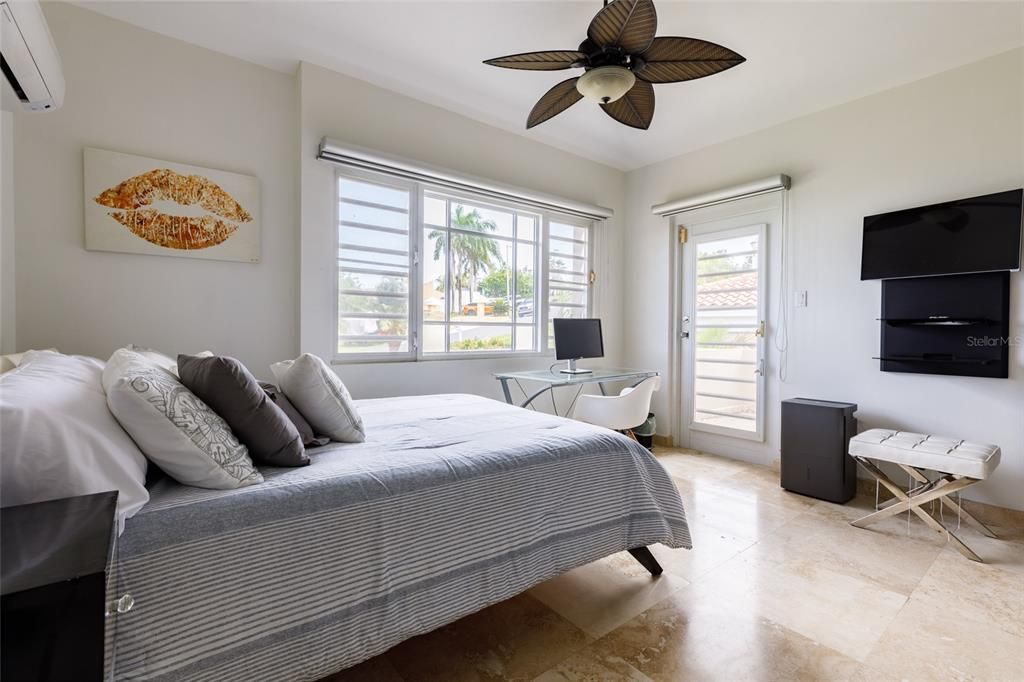 For Sale: $2,220,000 (4 beds, 3 baths, 4300 Square Feet)