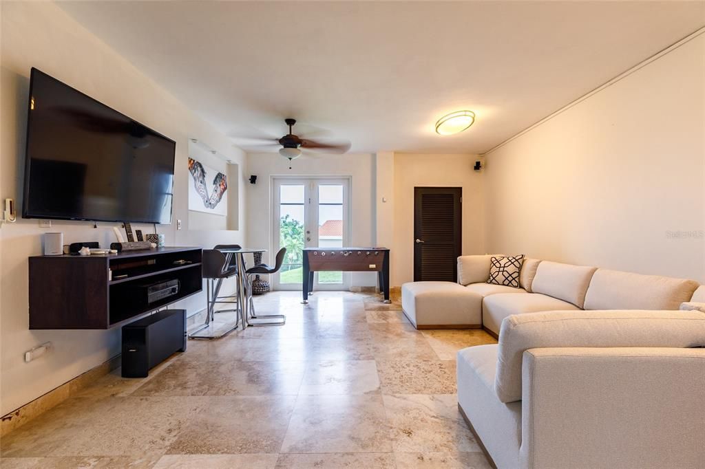 For Sale: $2,220,000 (4 beds, 3 baths, 4300 Square Feet)