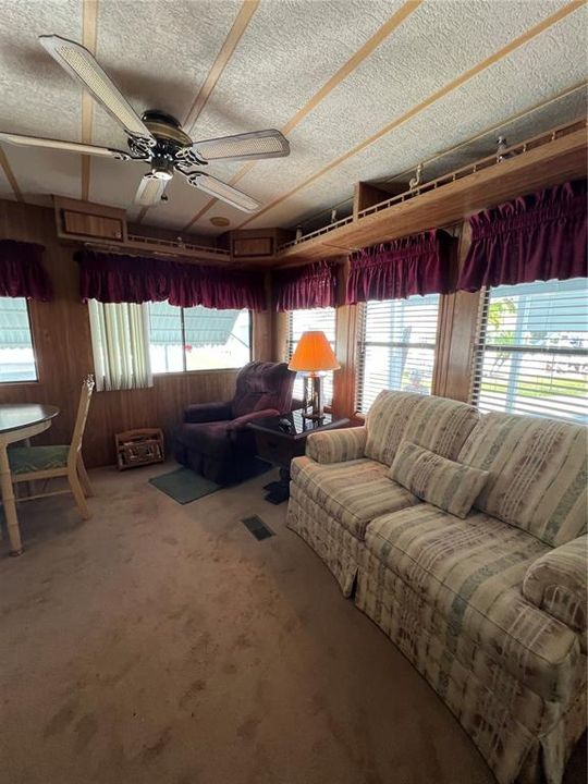 For Sale: $114,000 (2 beds, 1 baths, 396 Square Feet)