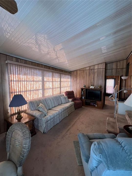 For Sale: $114,000 (2 beds, 1 baths, 396 Square Feet)