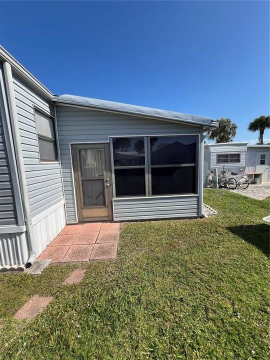 For Sale: $114,000 (2 beds, 1 baths, 396 Square Feet)