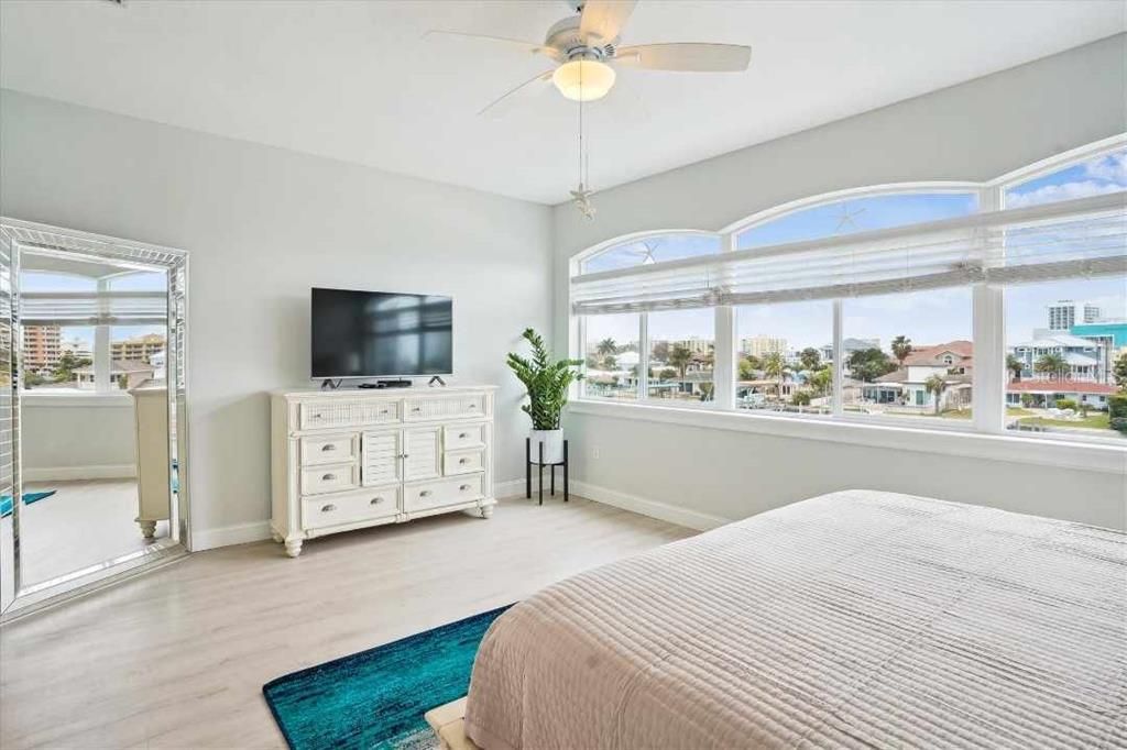 For Sale: $1,900,000 (3 beds, 3 baths, 2241 Square Feet)