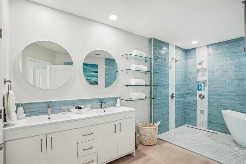 For Sale: $1,900,000 (3 beds, 3 baths, 2241 Square Feet)