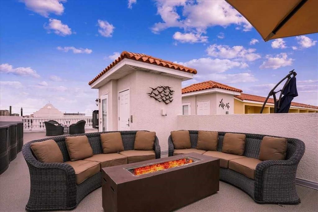 For Sale: $1,900,000 (3 beds, 3 baths, 2241 Square Feet)