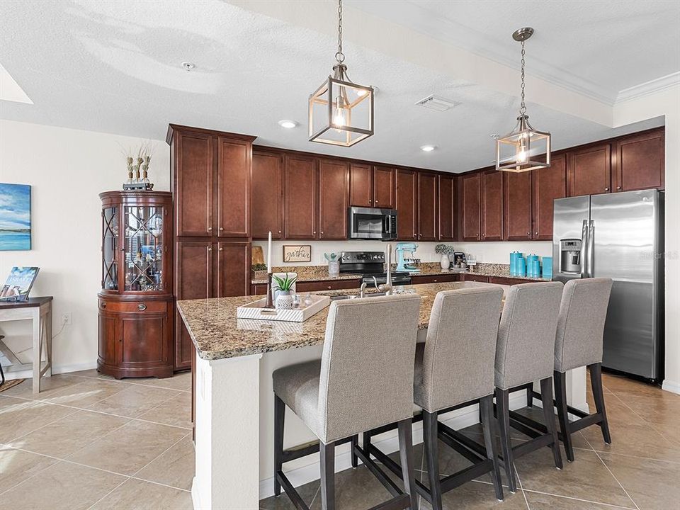 For Sale: $275,000 (2 beds, 2 baths, 1154 Square Feet)