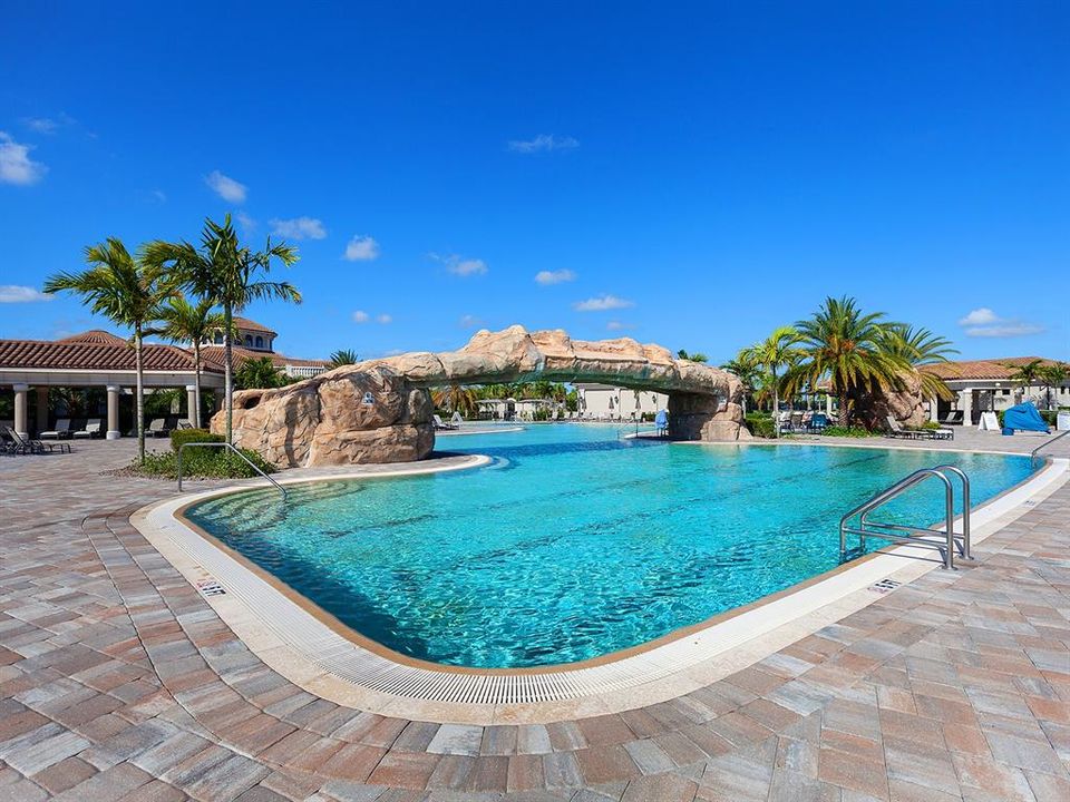 For Sale: $275,000 (2 beds, 2 baths, 1154 Square Feet)