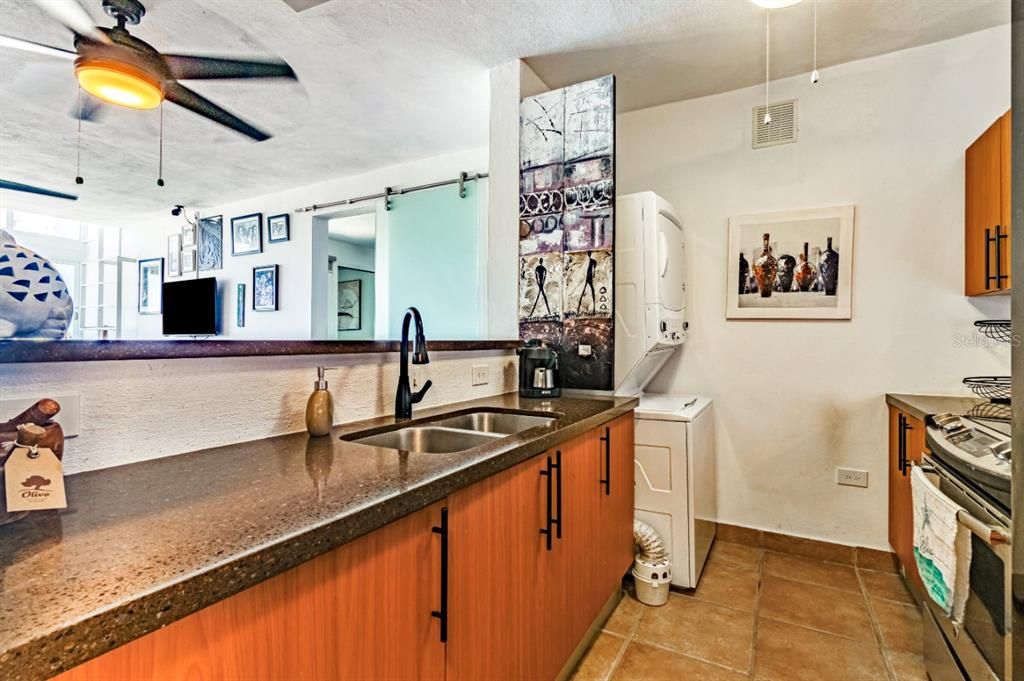 合同活跃: $480,000 (2 贝兹, 3 浴室, 1498 平方英尺)